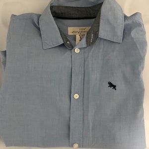 Buys size 8 dress shirt, light blue button up